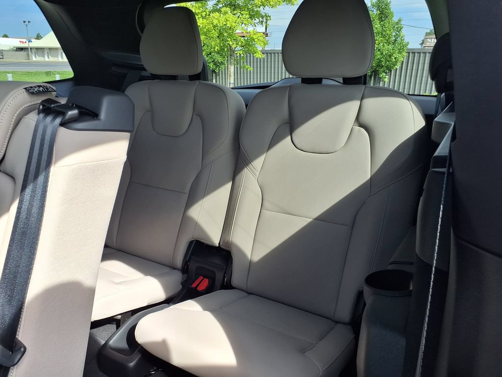 New 2026 Volvo XC90 B5 Plus w/ Protection Package Premier AWD/4WD image 14