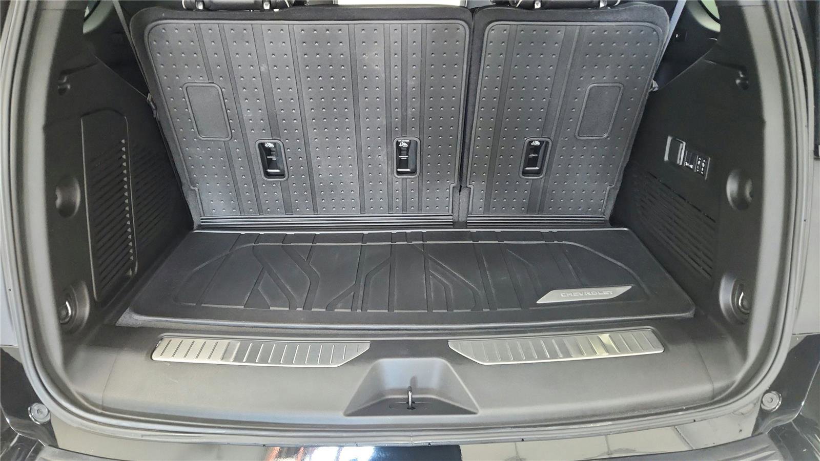 Used 2024 Chevrolet Tahoe Premier AWD/4WD image 18