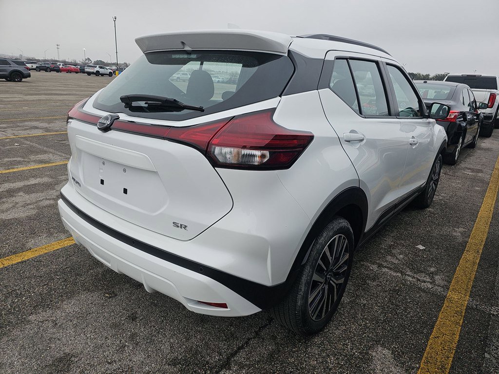 Used 2024 Nissan Kicks SR image 2