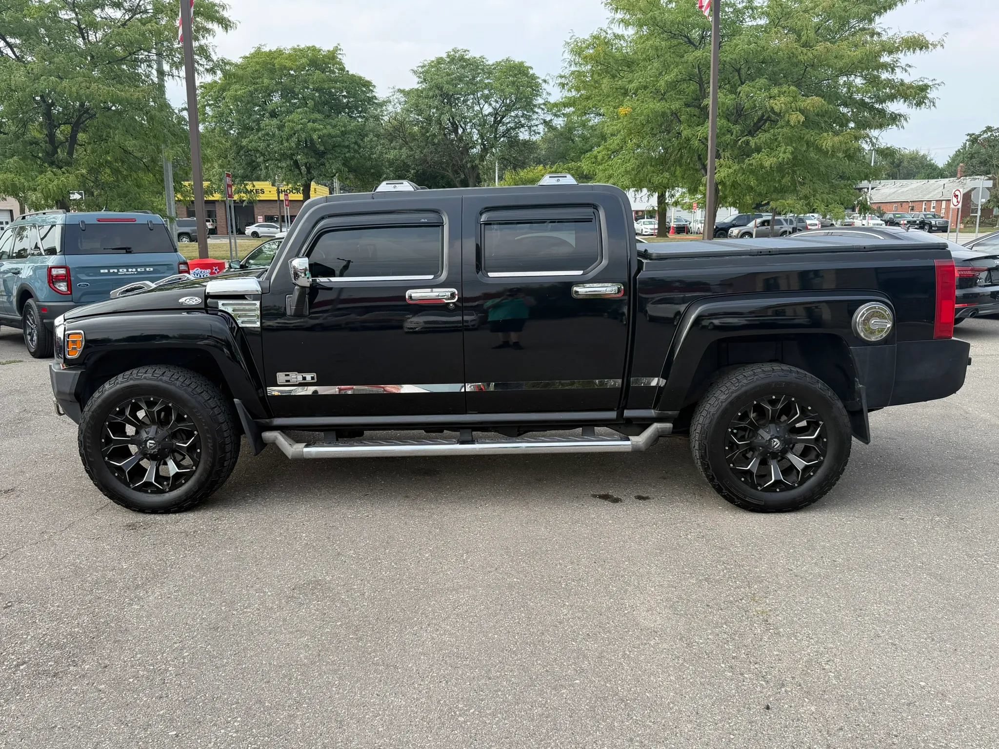 Used 2009 HUMMER H3T Luxury AWD/4WD image 2