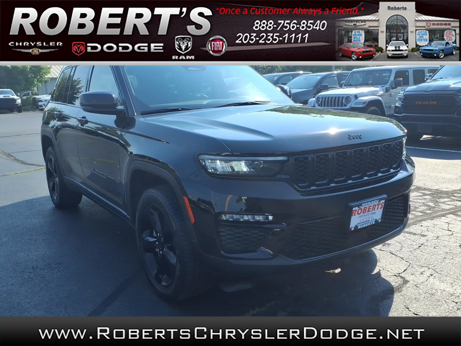 Certified 2023 Jeep Grand Cherokee Limited w/ Black Appearance Package AWD/4WD image 1