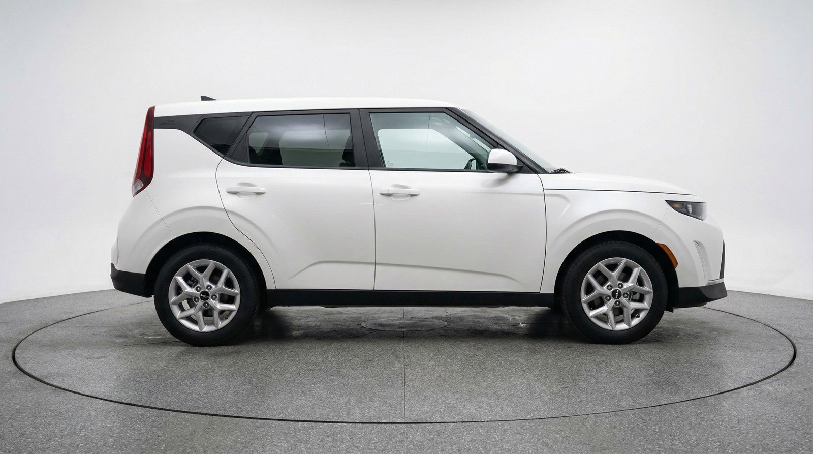 Used 2025 Kia Soul LX w/ LX Technology Package image 11