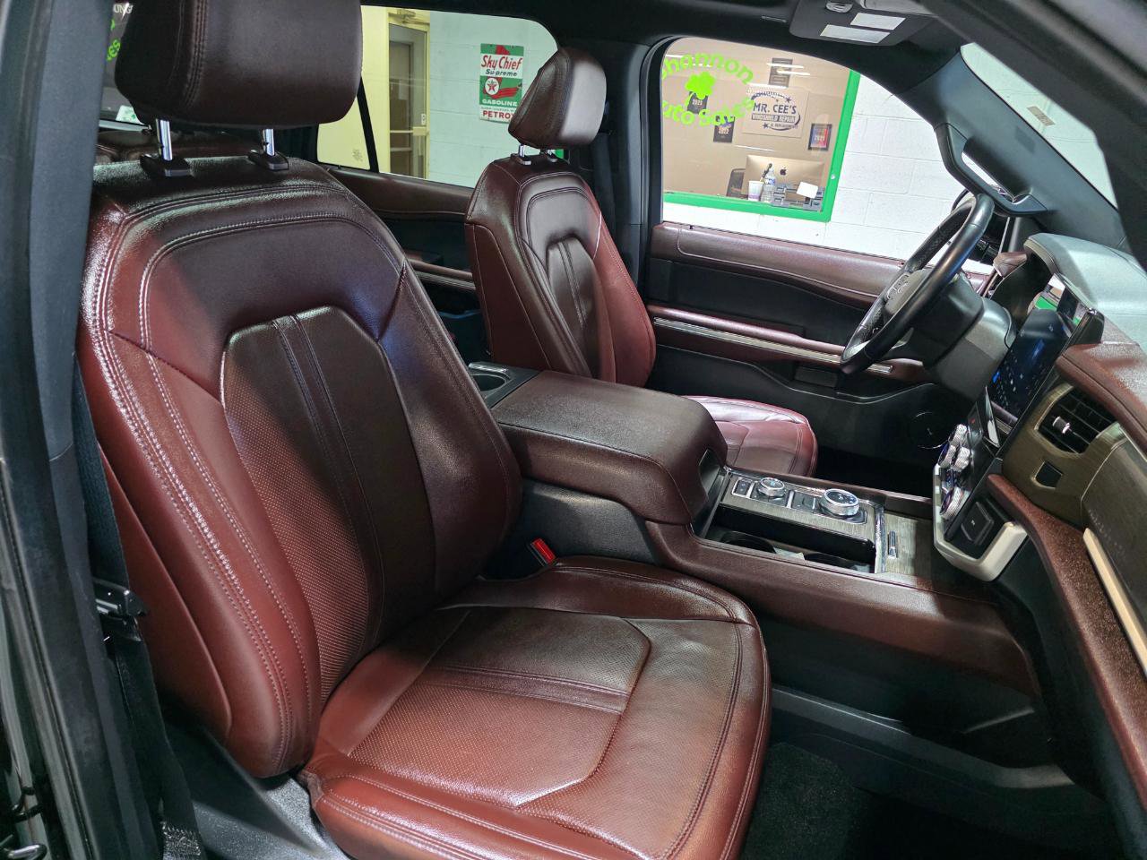 Used 2022 Ford Expedition Max Limited image 32