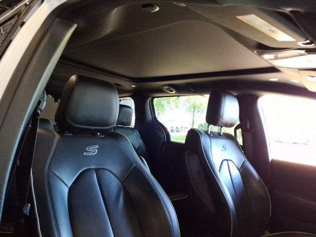 Used 2025 Chrysler Pacifica Limited FWD image 24