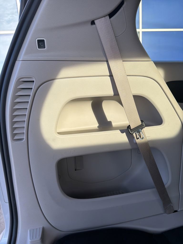 Used 2024 Chrysler Pacifica Touring-L FWD image 29