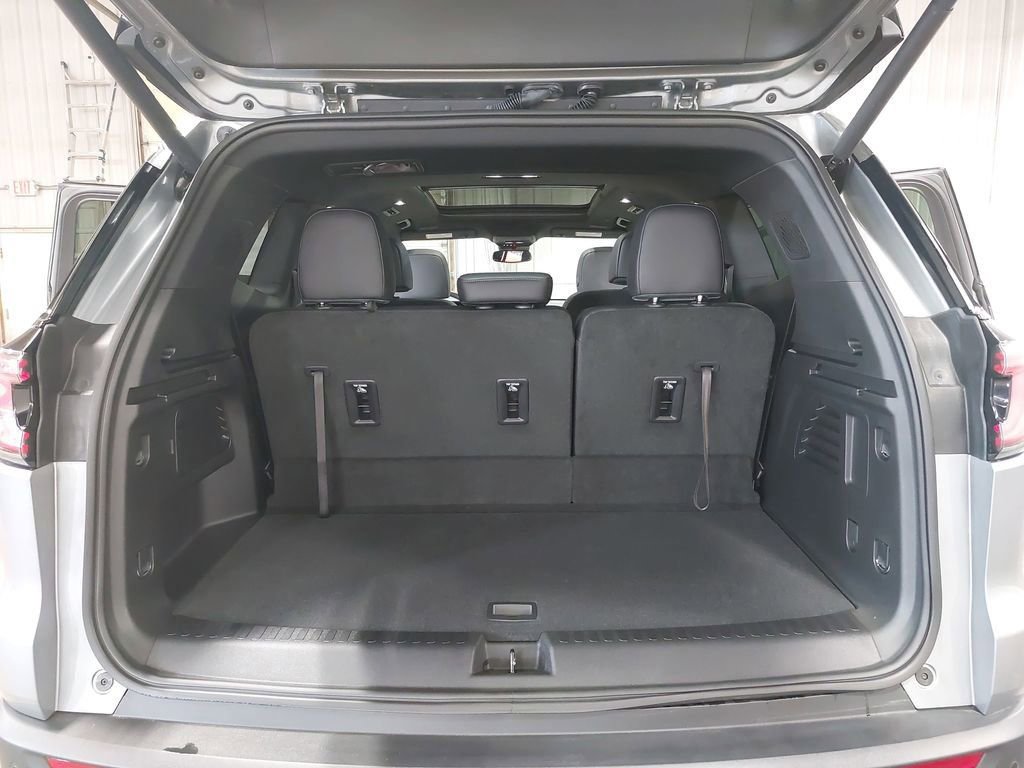 Used 2025 GMC Acadia AT4 w/ Luxury Package AWD/4WD image 13