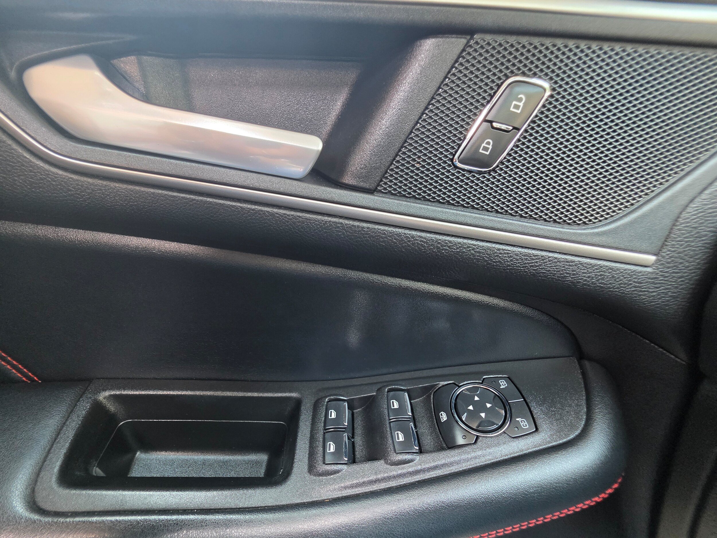 Used 2021 Ford Edge ST-Line FWD image 15