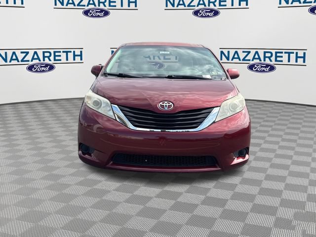 Used 2012 Toyota Sienna LE FWD image 2