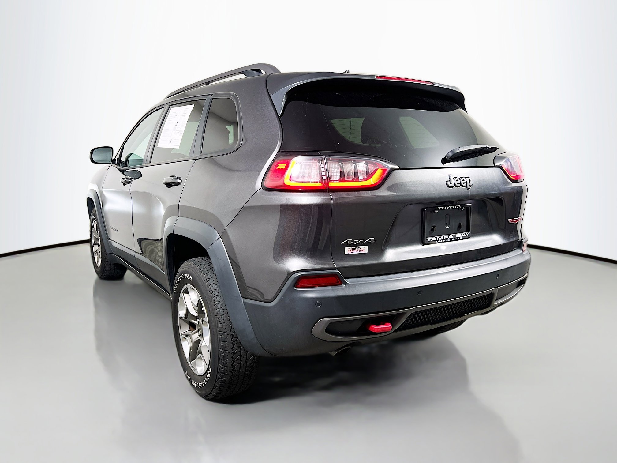 Used 2019 Jeep Cherokee Trailhawk w/ Cold Weather Group AWD/4WD image 8