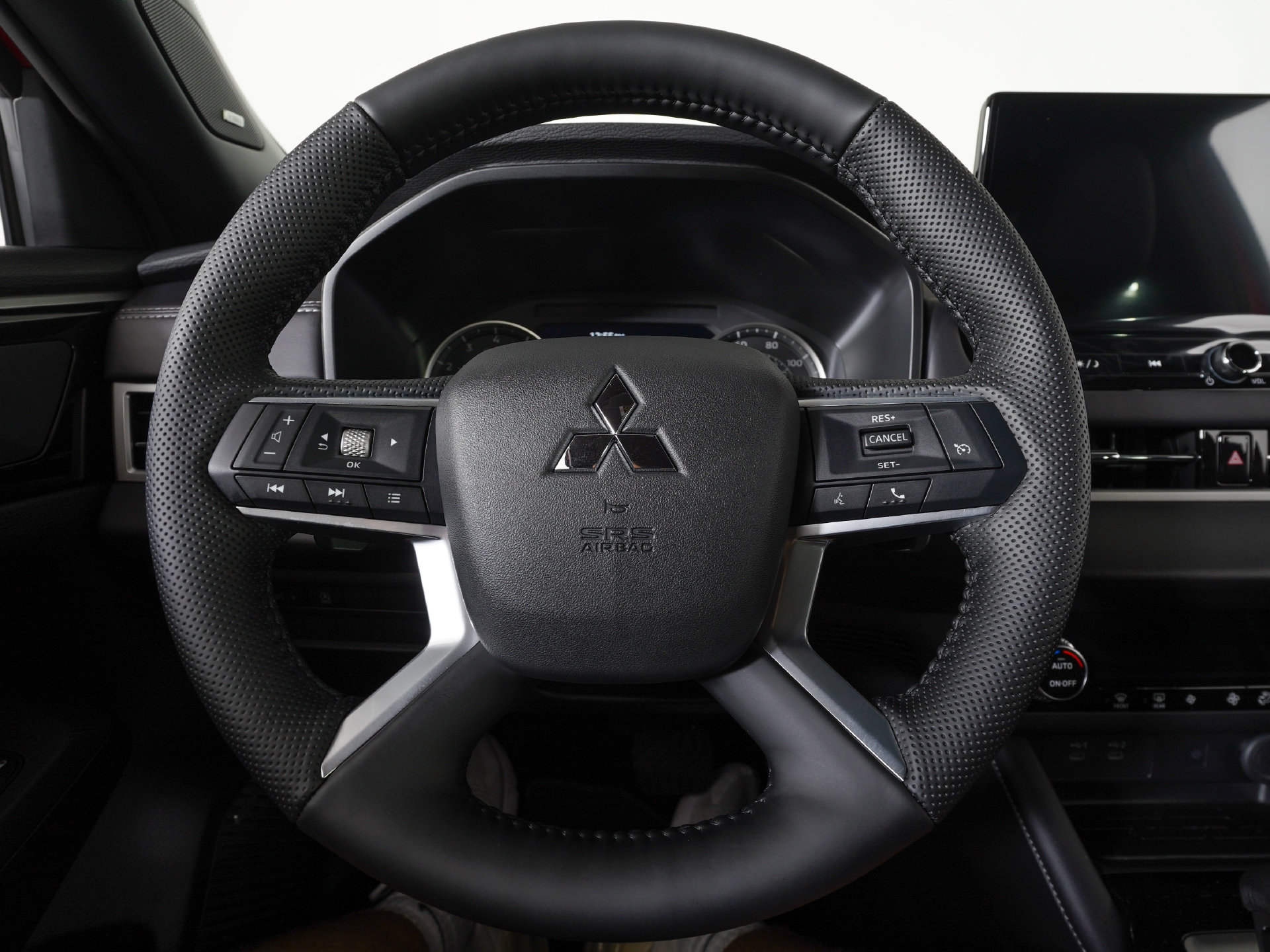 New 2026 Mitsubishi Outlander LE FWD image 12