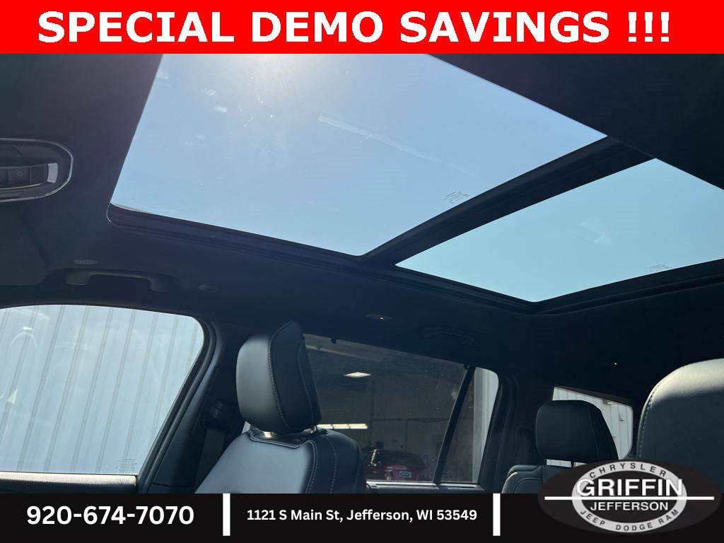 New 2025 Jeep Grand Cherokee L Limited w/ Luxury Tech Group II image 8