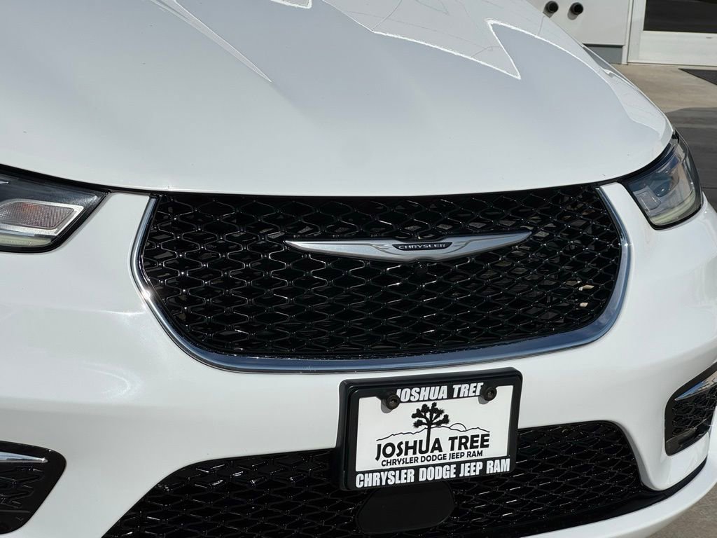 Used 2022 Chrysler Pacifica Touring-L FWD image 10
