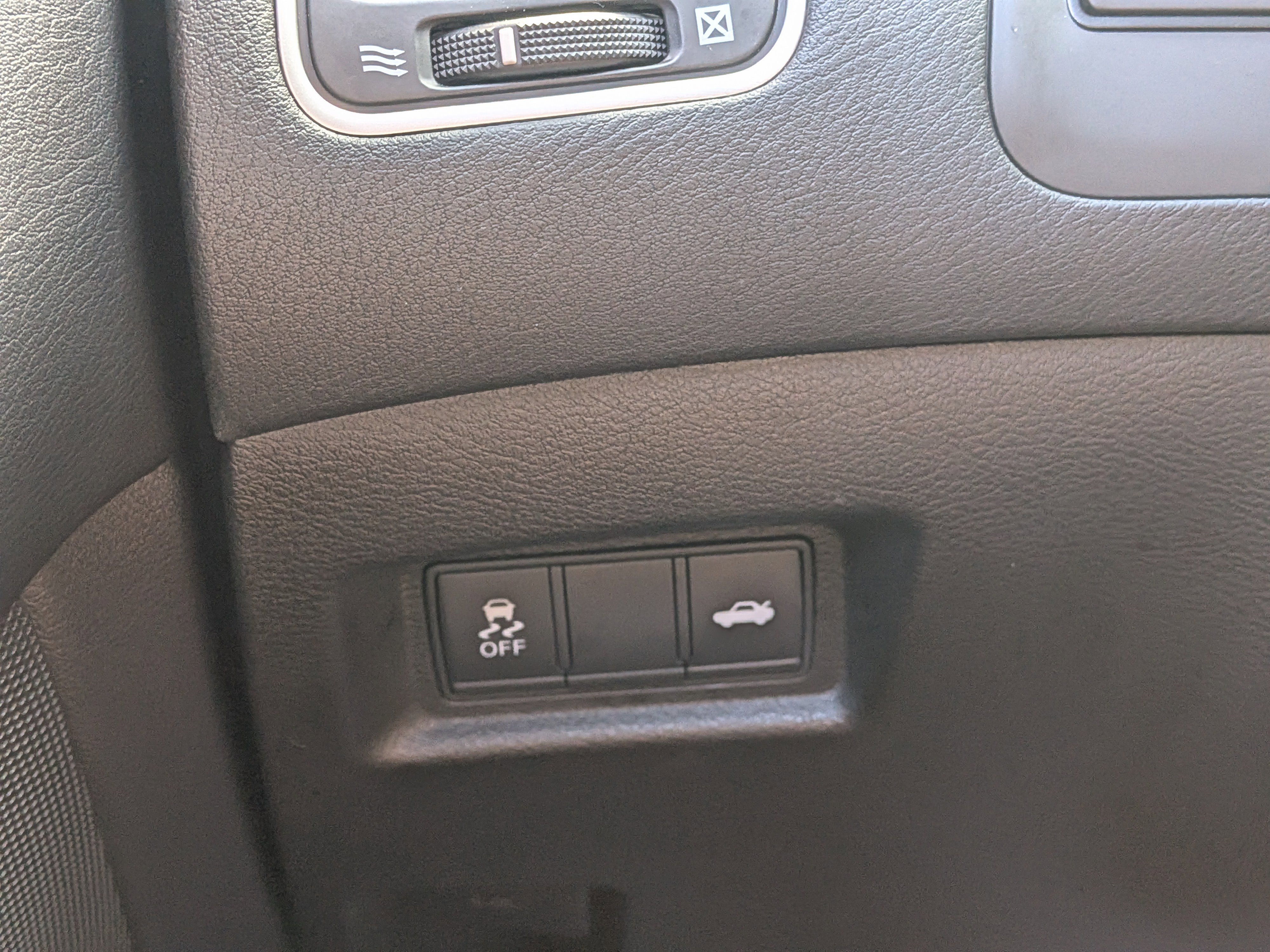 Used 2018 INFINITI Q50 Luxe w/ Cargo Package (L95) image 22