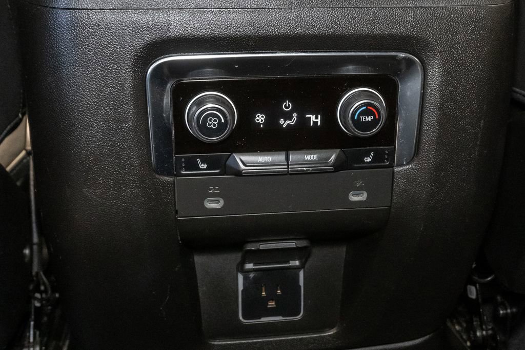 Used 2023 Chevrolet Suburban Premier AWD/4WD image 28