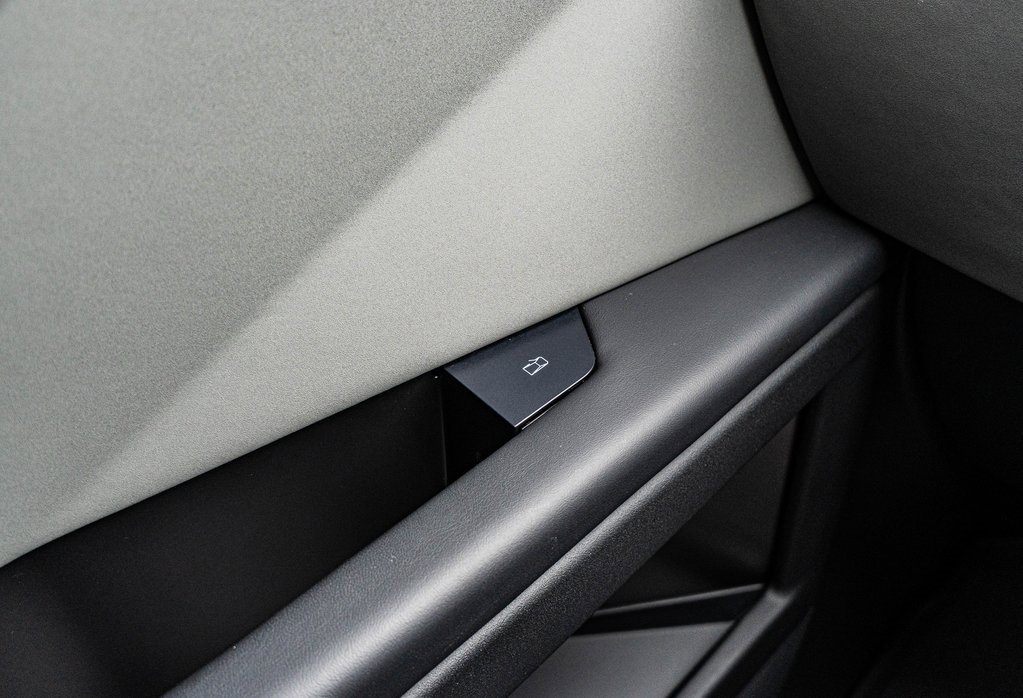 Used 2024 Tesla Cybertruck AWD Crew Cab image 16