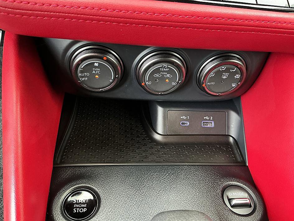 Certified 2025 Nissan Z Performance w/ Floor Mat Package RWD image 15