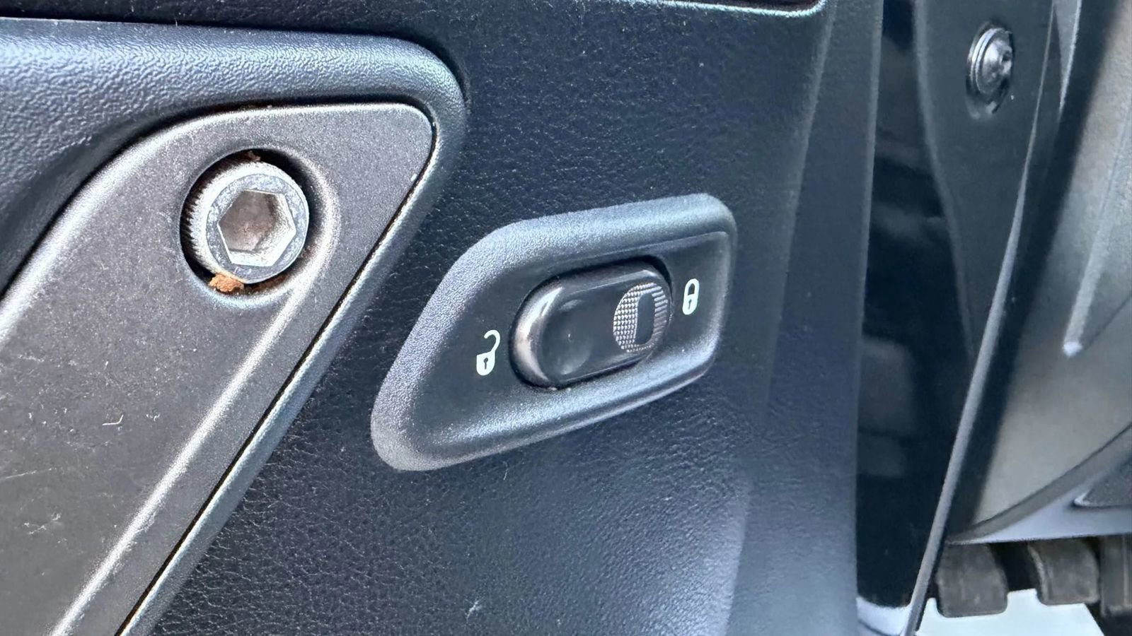 Used 2012 Jeep Wrangler Unlimited Sport image 21