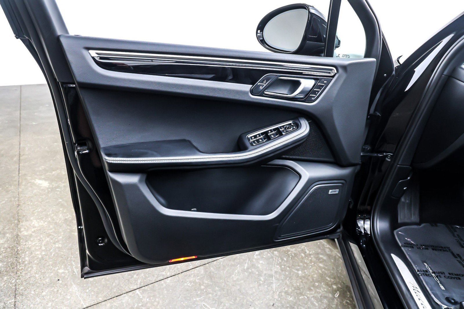 Used 2020 Porsche Macan S image 22