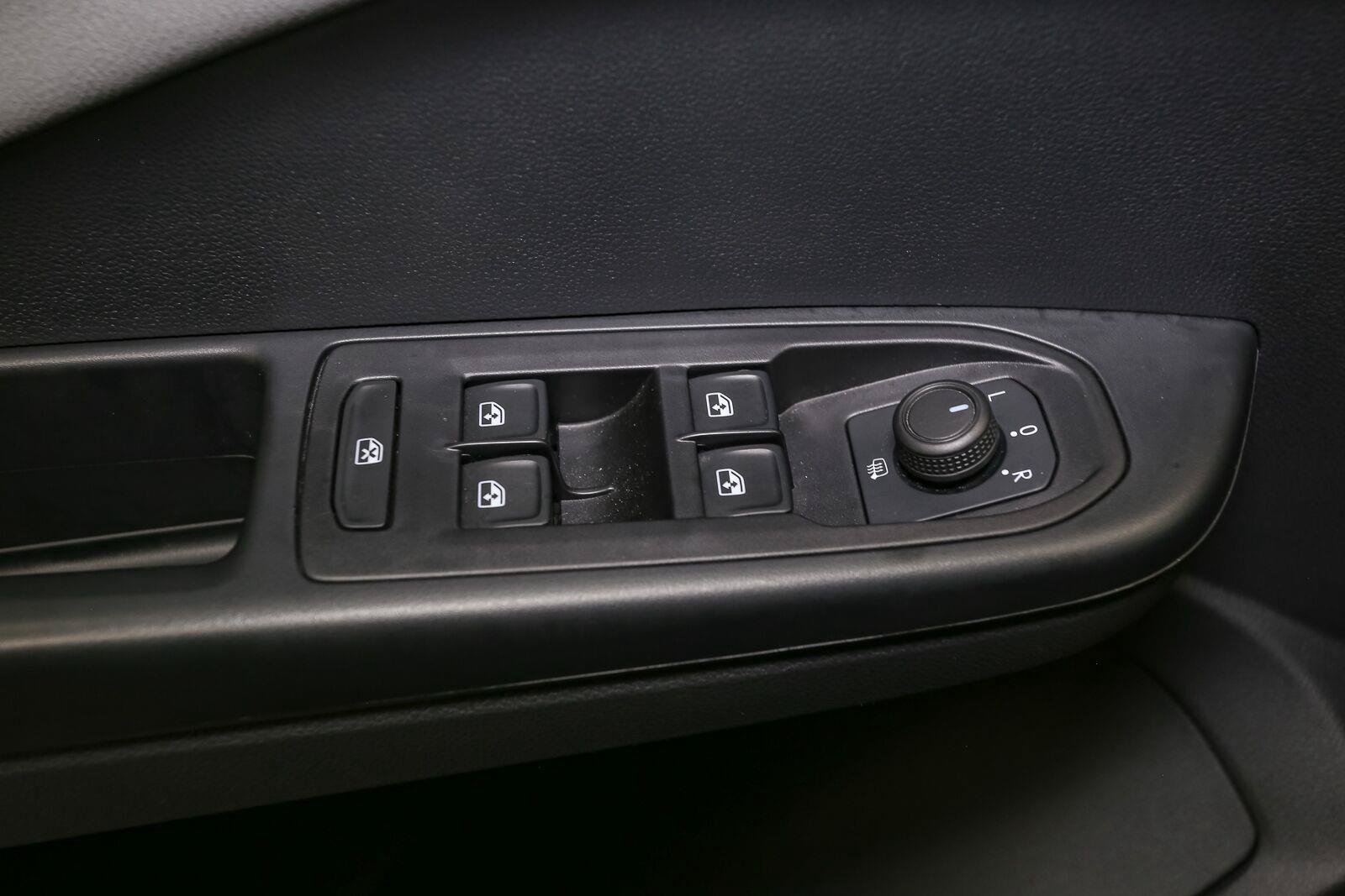 Certified 2024 Volkswagen Taos SEL AWD/4WD image 46