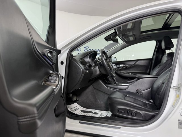 Used 2018 Chevrolet Malibu Premier w/ Premier Sun and Wheel Package image 12