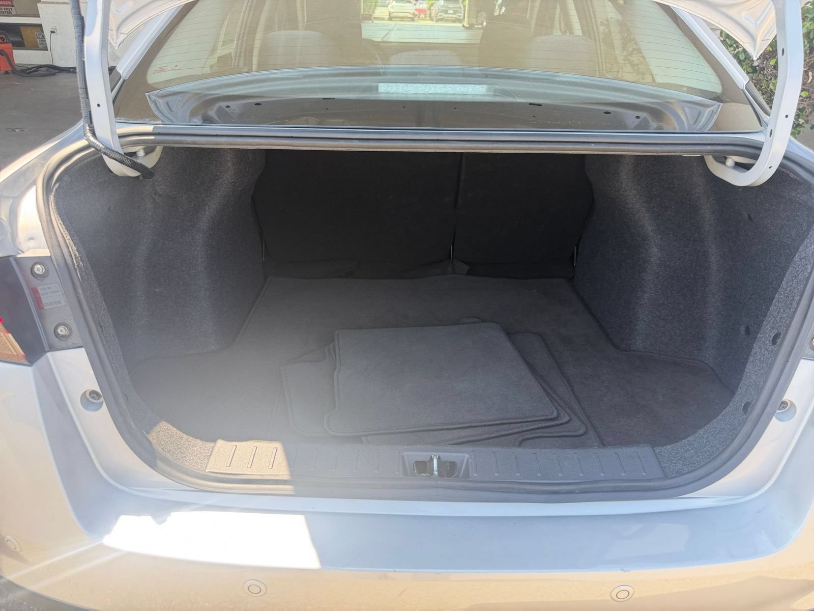 Used 2025 Nissan Versa SV FWD image 30