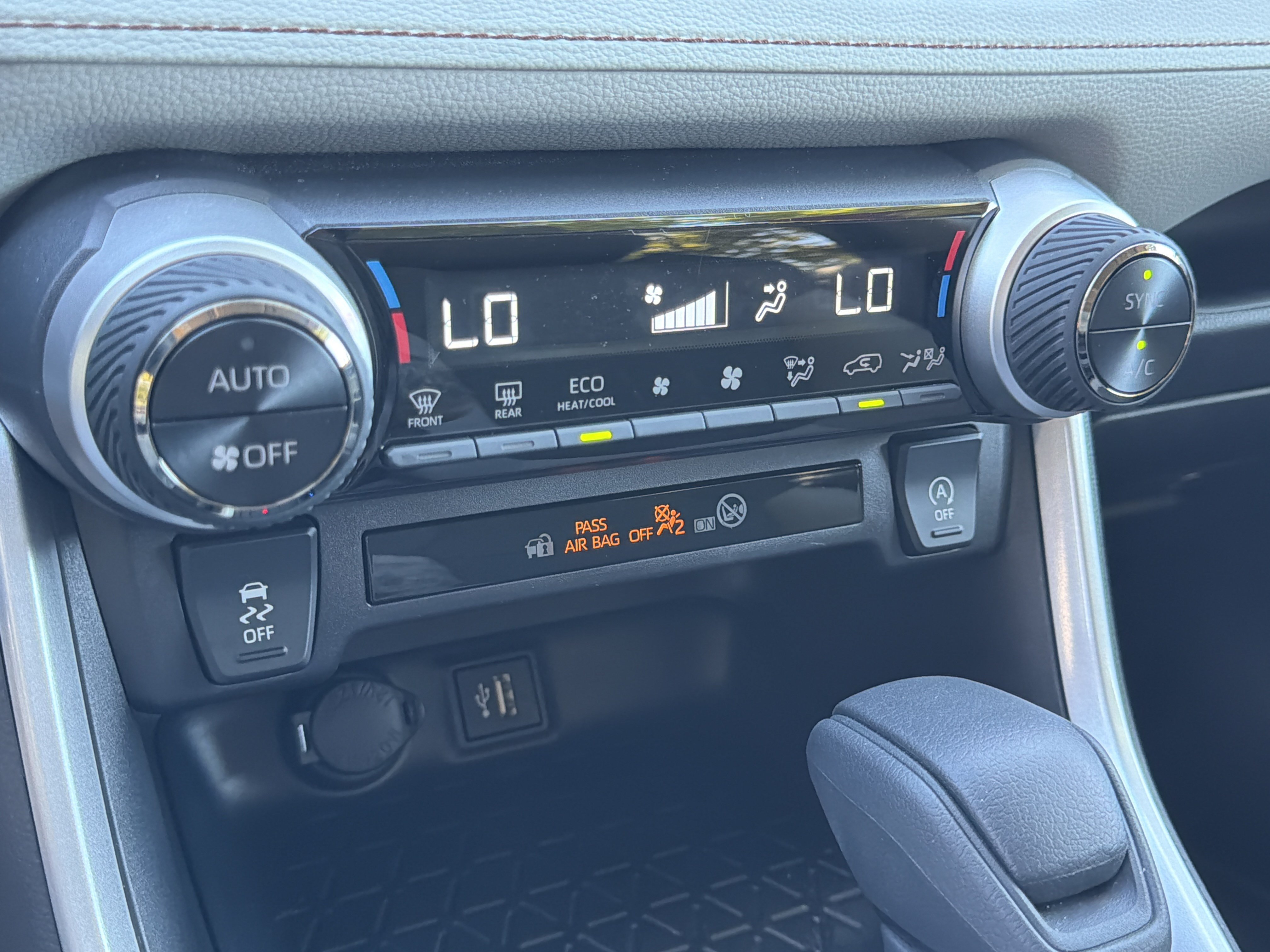 Used 2025 Toyota RAV4 XLE w/ Convenience Package FWD image 30