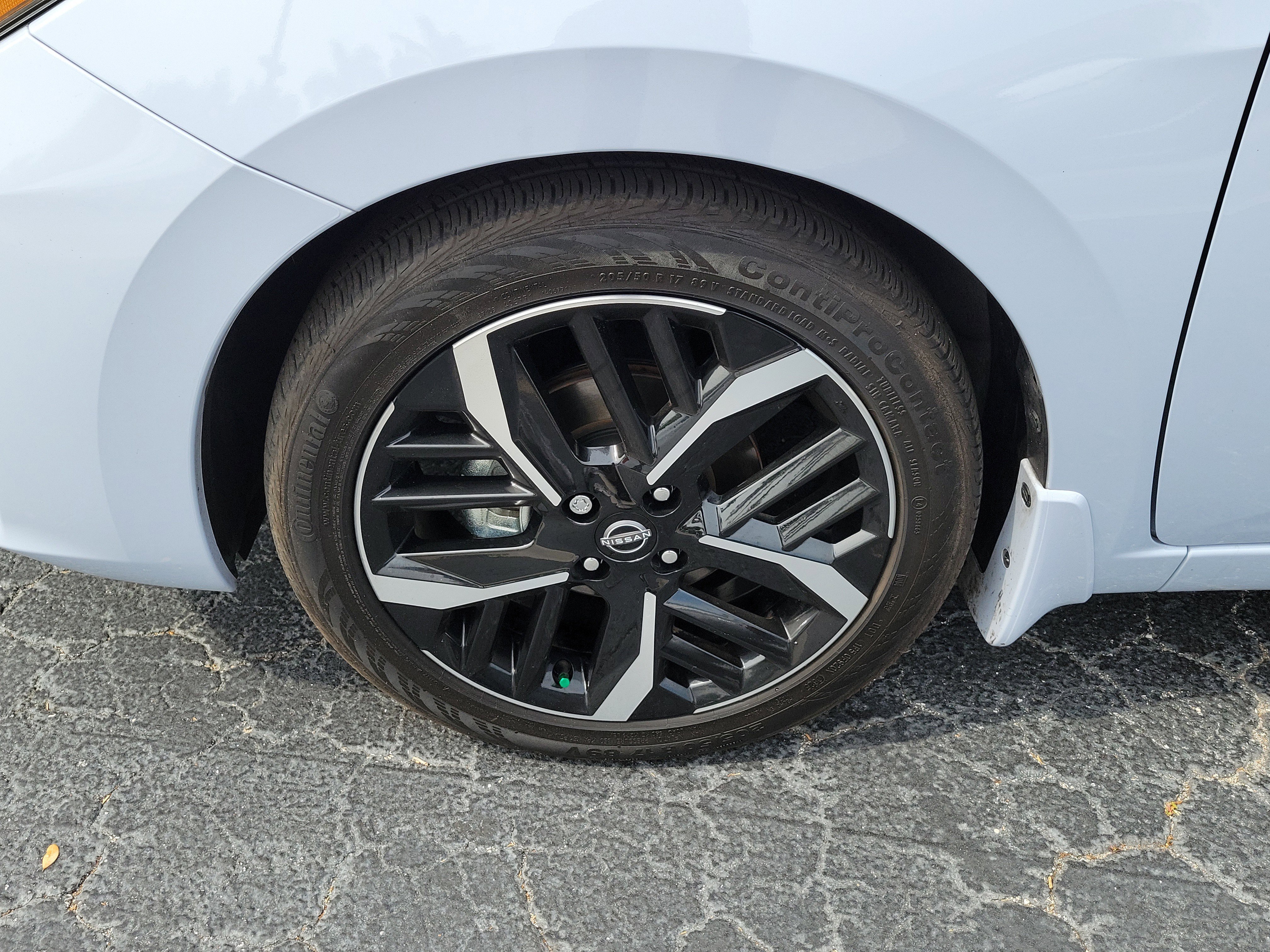 Certified 2025 Nissan Versa SR w/ Trunk Package FWD image 4