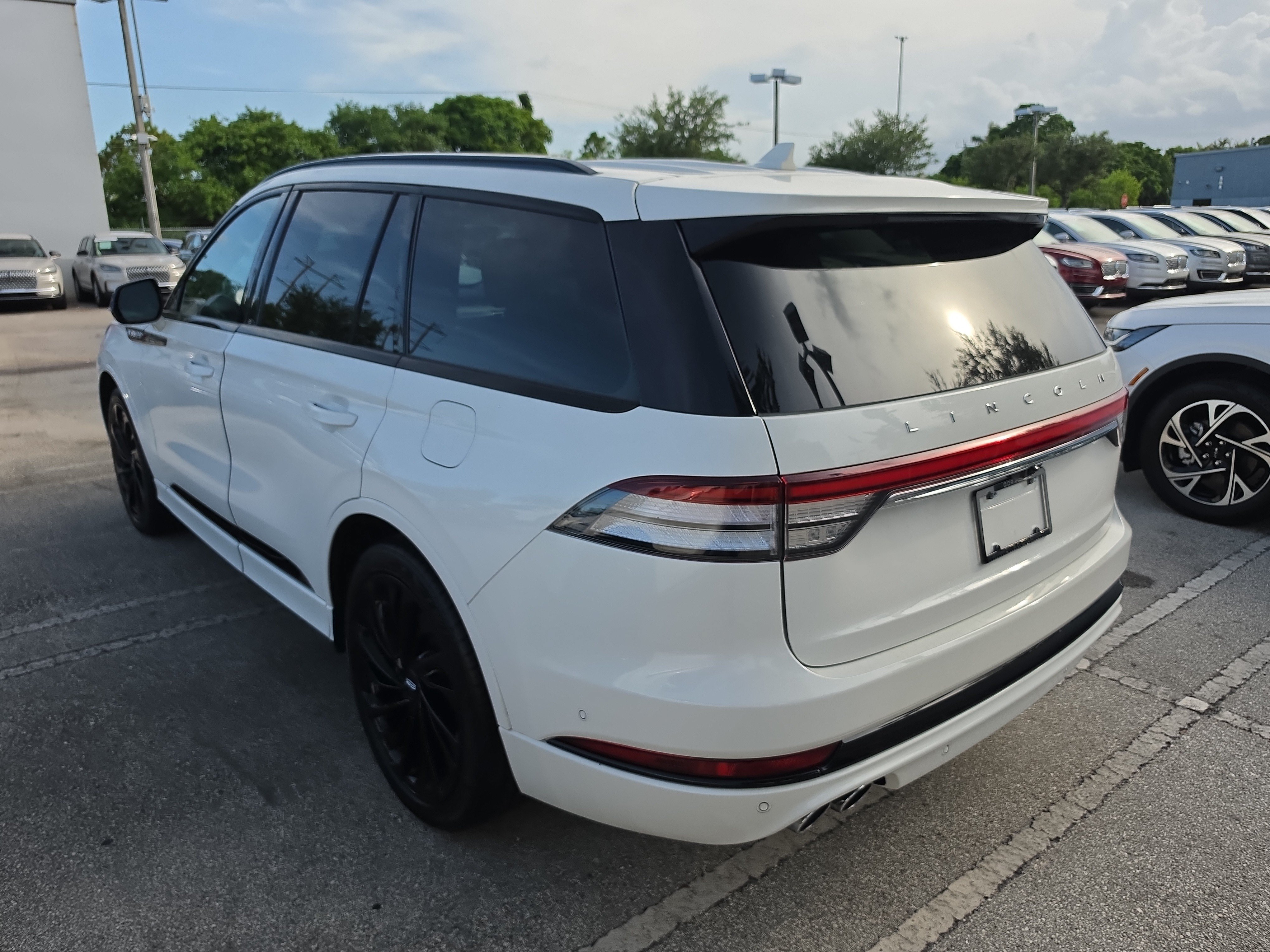 Certified 2024 Lincoln Aviator Reserve w/ Jet Package RWD image 3