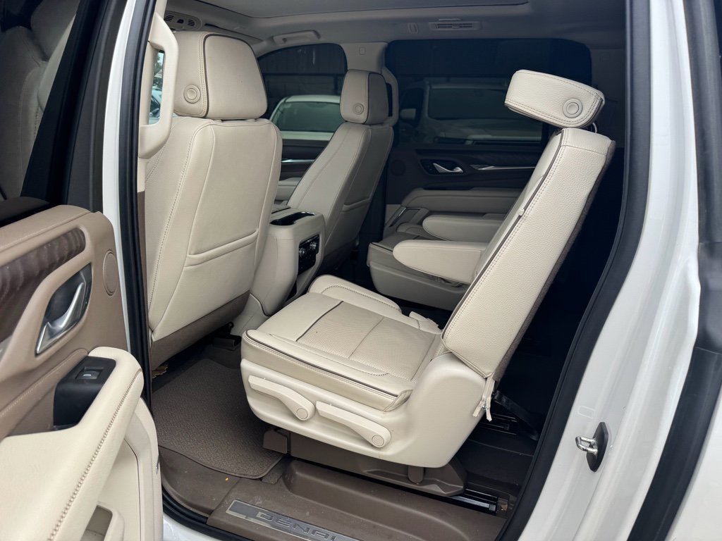 Used 2022 GMC Yukon XL Denali w/ Denali Reserve Package AWD/4WD image 13