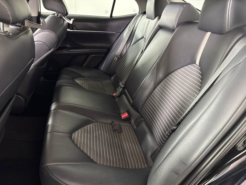 Used 2020 Toyota Camry SE image 13