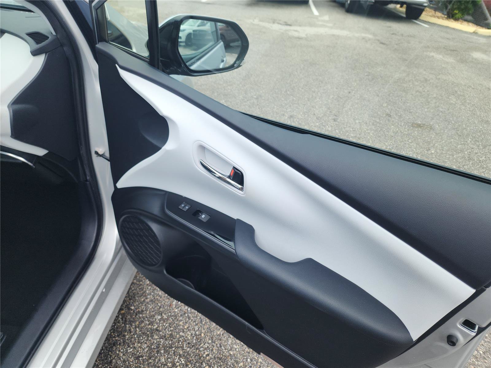 Used 2017 Toyota Prius Prime Advanced FWD image 28
