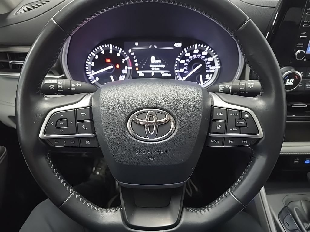 Used 2022 Toyota Highlander XLE AWD/4WD image 19