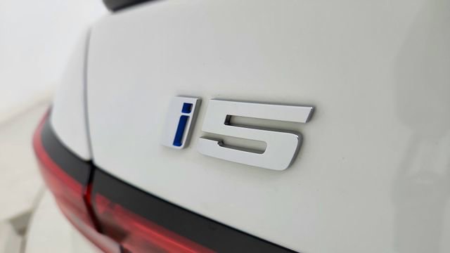 Used 2025 BMW i5 xDrive40 w/ M Sport Package image 17