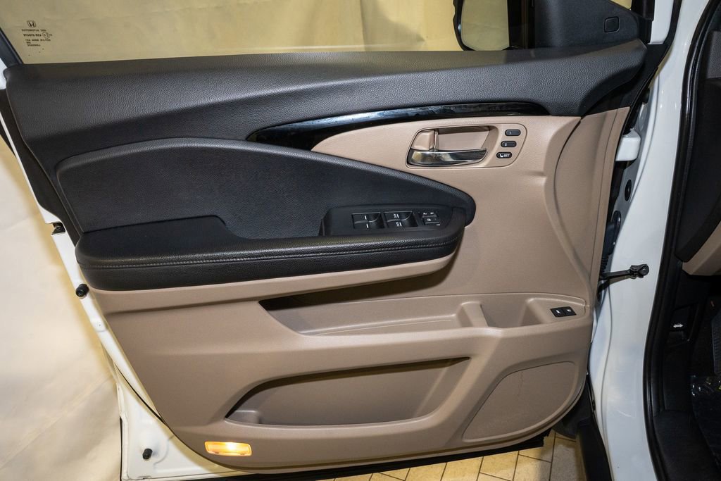 Used 2021 Honda Pilot Elite image 16