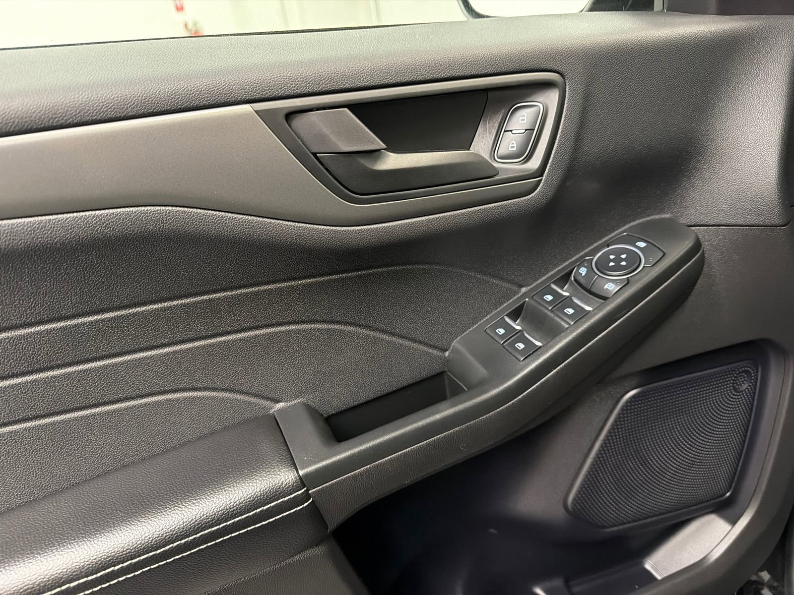 Used 2023 Ford Escape Active image 32