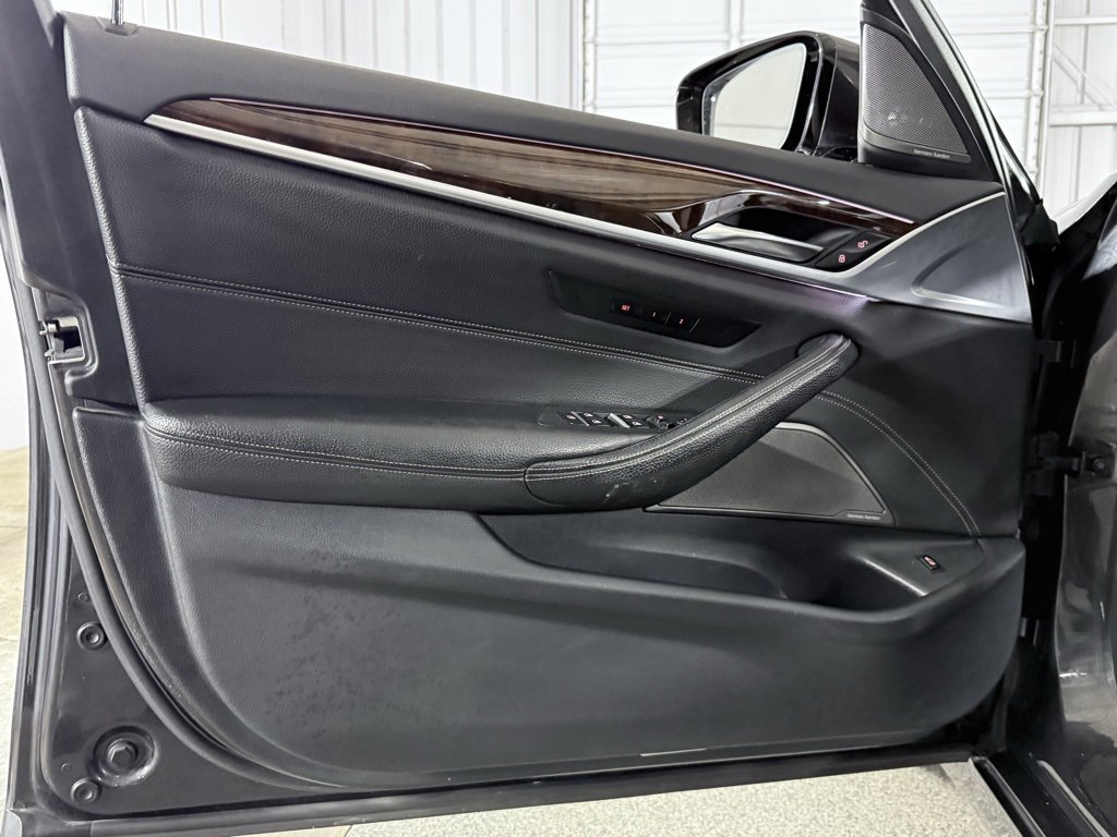 Used 2017 BMW 540i xDrive image 20