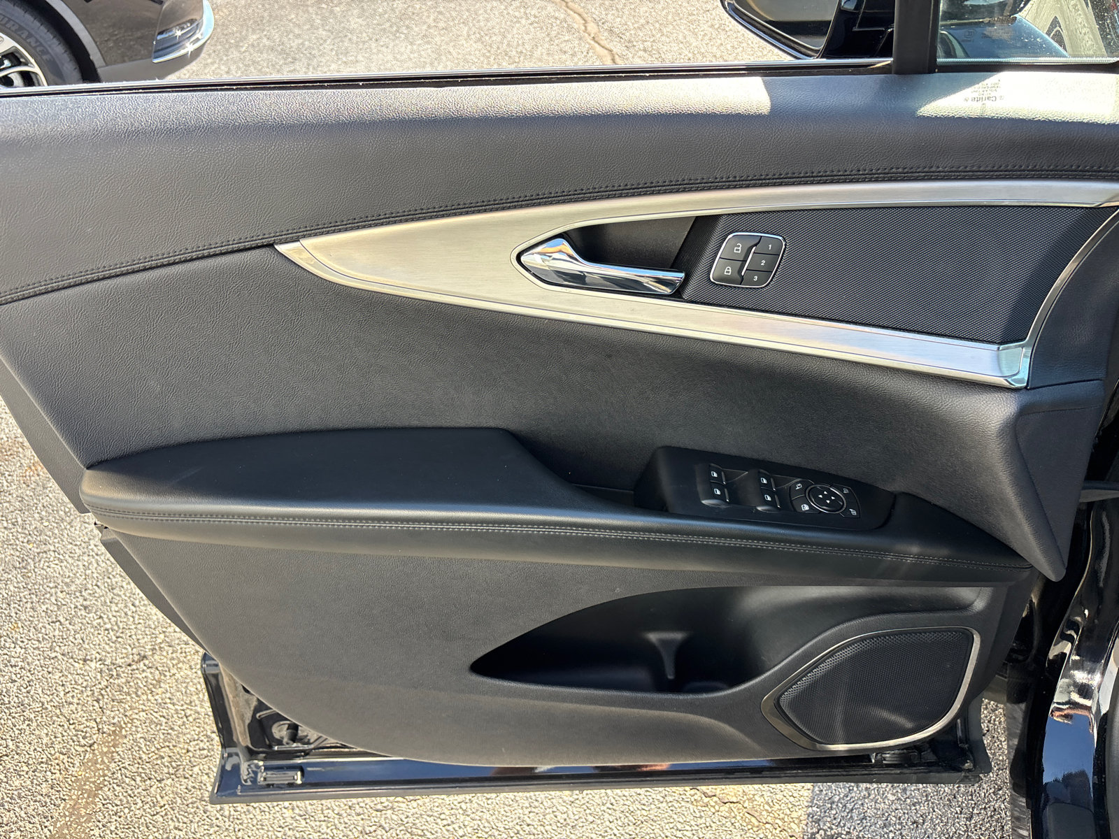 Used 2019 Lincoln Nautilus Premier AWD/4WD image 11