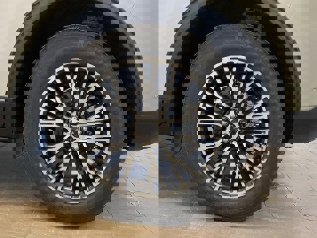 New 2024 Ford Escape SE w/ PHEV Premium Package image 24