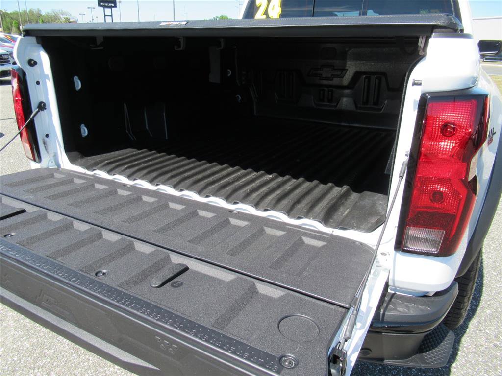 Used 2024 Chevrolet Colorado Trail Boss w/ Technology Package image 10