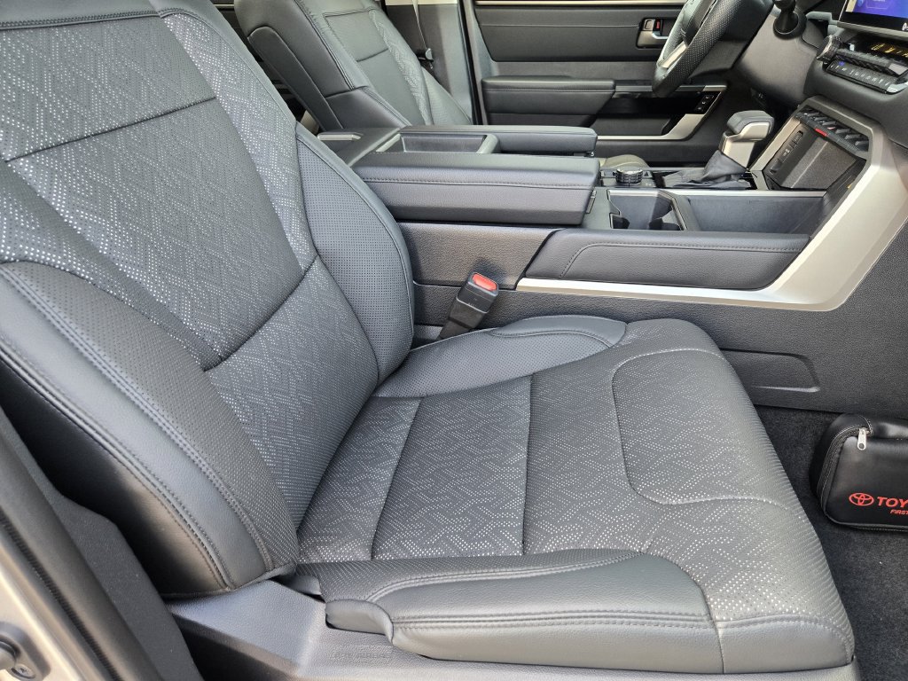 Used 2024 Toyota Tundra Limited AWD/4WD image 11