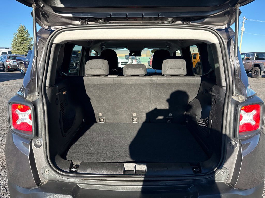Used 2019 Jeep Renegade Trailhawk w/ Cold Weather Group II AWD/4WD image 17