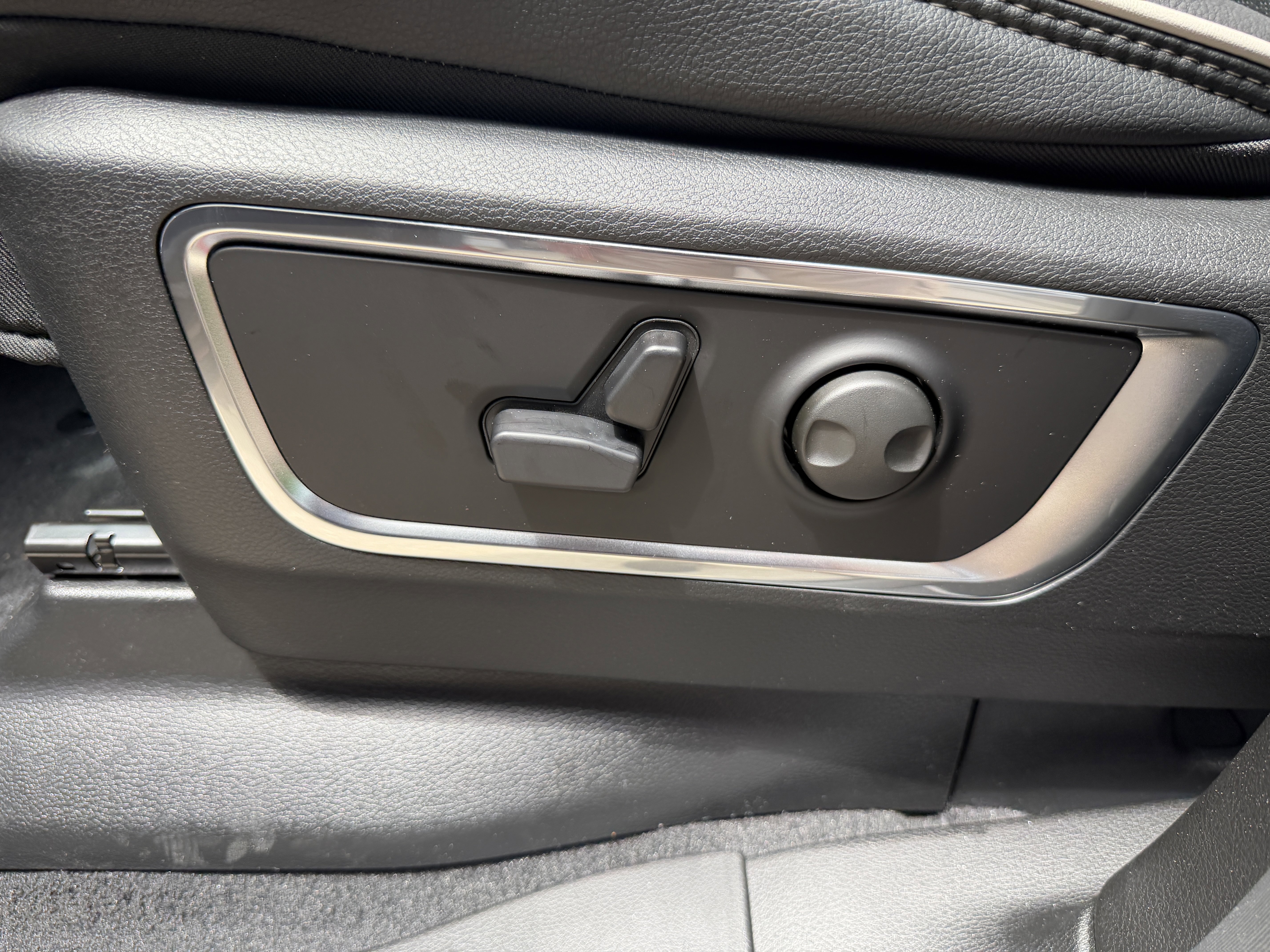 New 2026 RAM 1500 Laramie w/ Night Edition AWD/4WD image 42