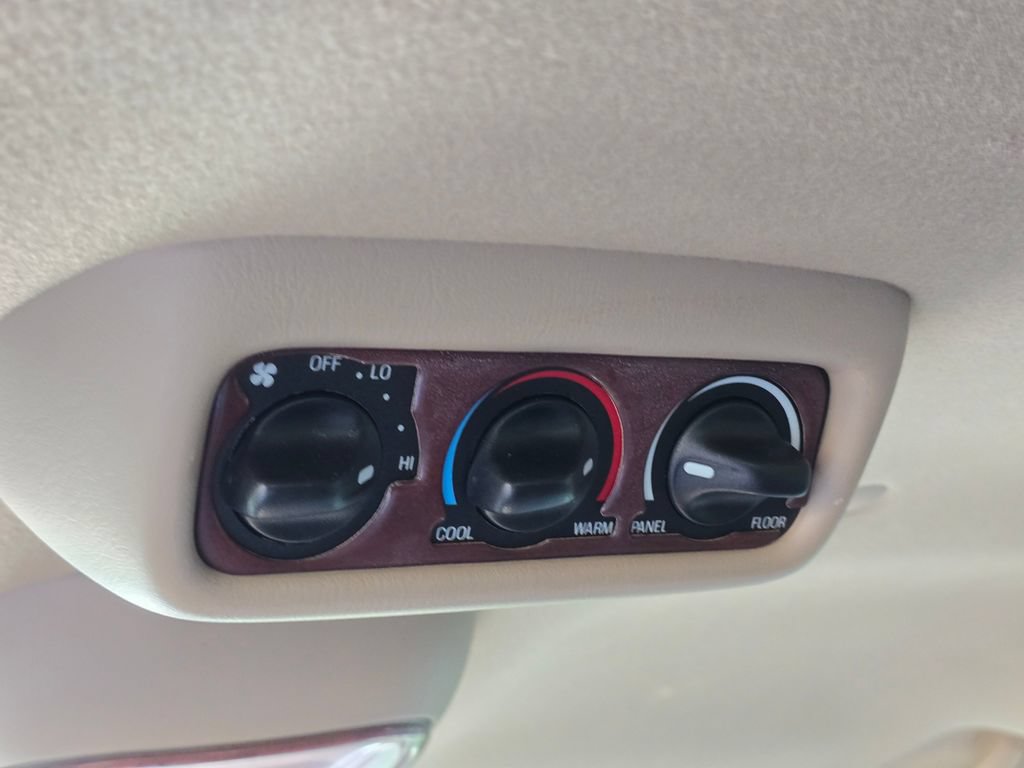 Used 2004 Ford Excursion XLT AWD/4WD image 26