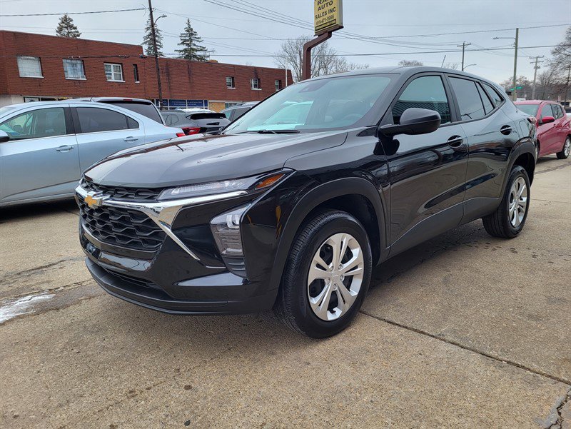 Used 2024 Chevrolet Trax LS image 3