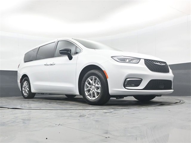 New 2026 Chrysler Pacifica Select image 44