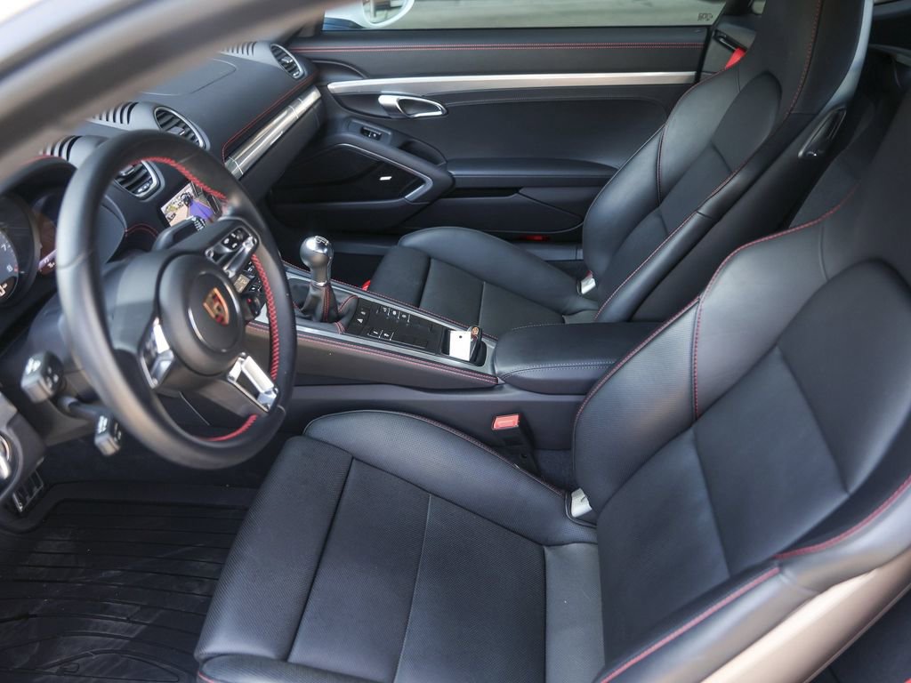 Certified 2025 Porsche 718 Cayman S RWD image 19