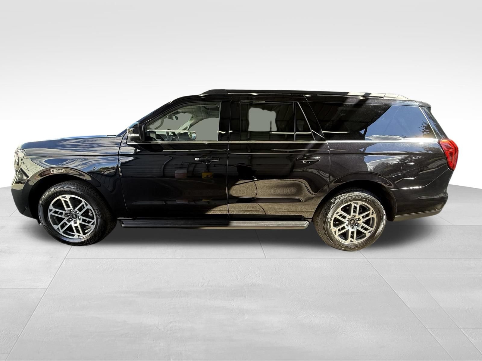 Used 2025 Ford Expedition Max Active AWD/4WD image 9