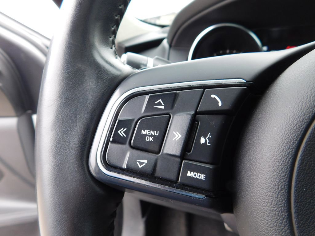 Used 2019 Jaguar F-PACE Premium image 22