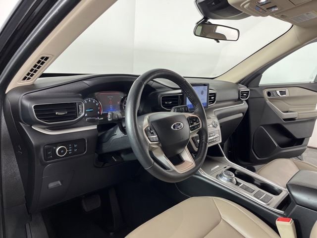 Used 2024 Ford Explorer XLT w/ Equipment Group 202A RWD image 20