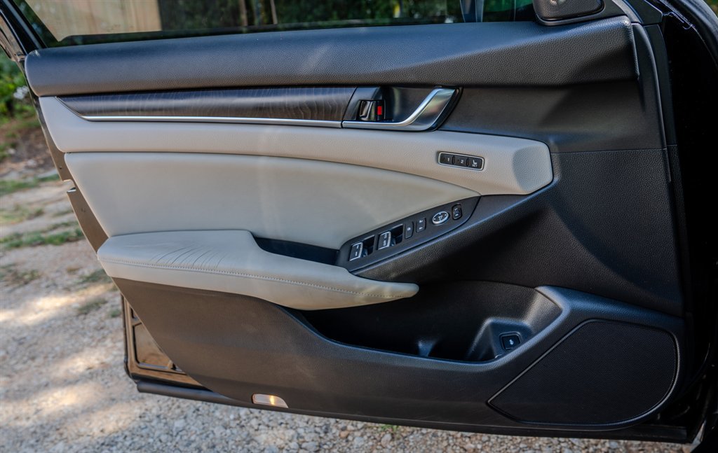 Used 2018 Honda Accord Touring image 26